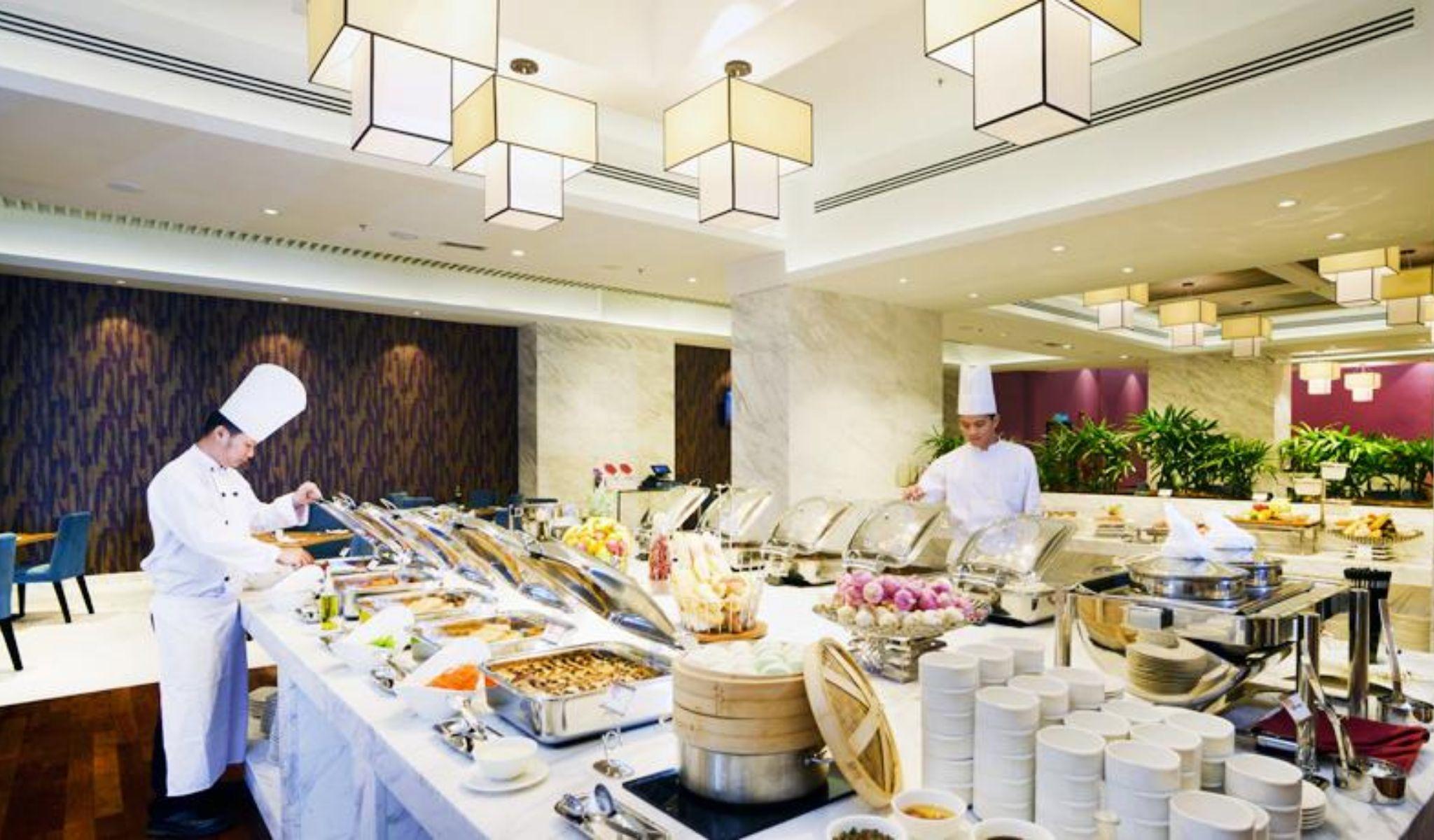 Lexis Suites Penang Bayan Lepas Ngoại thất bức ảnh A buffet at a hotel