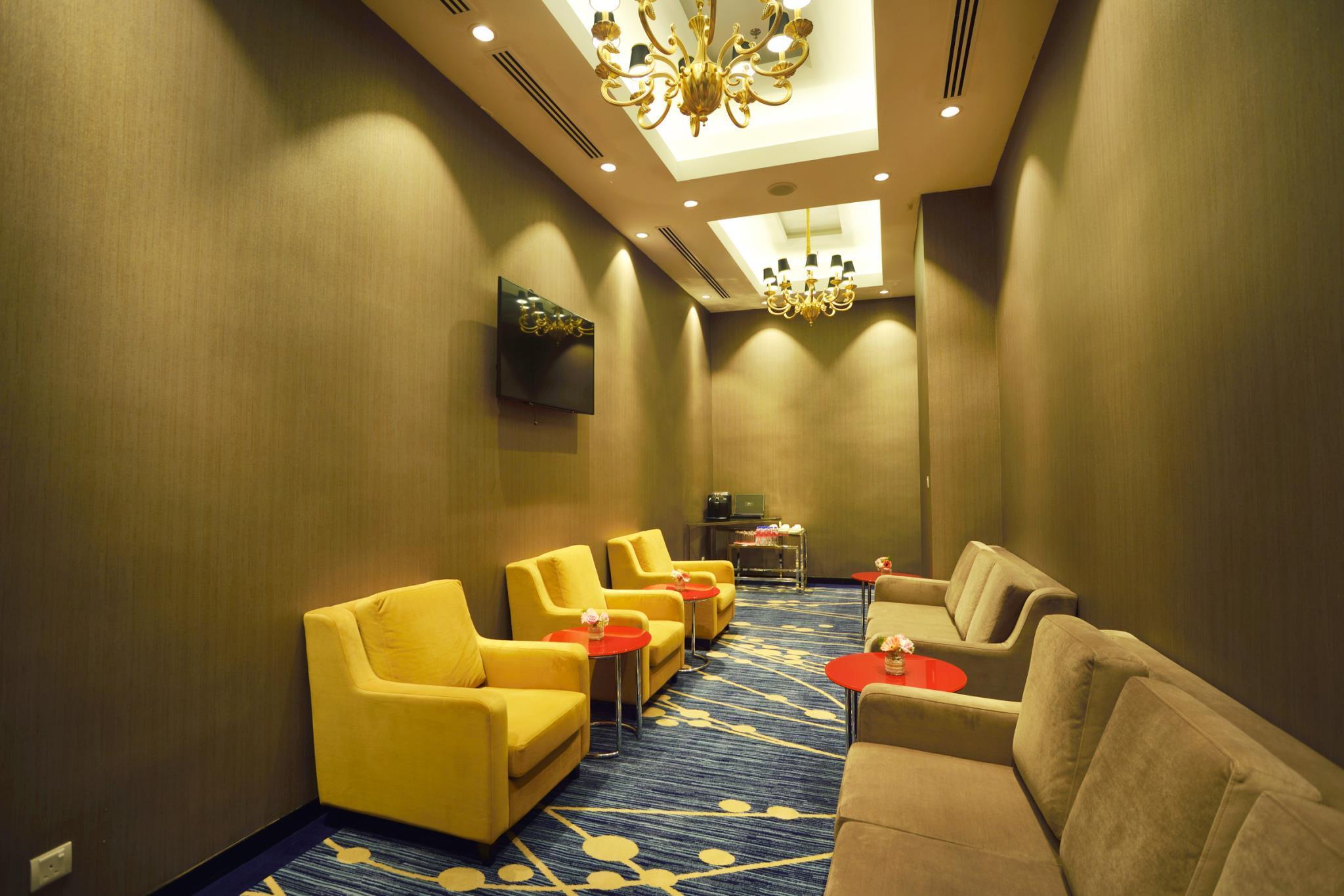 Lexis Suites Penang Bayan Lepas Ngoại thất bức ảnh The lounge at the airport
