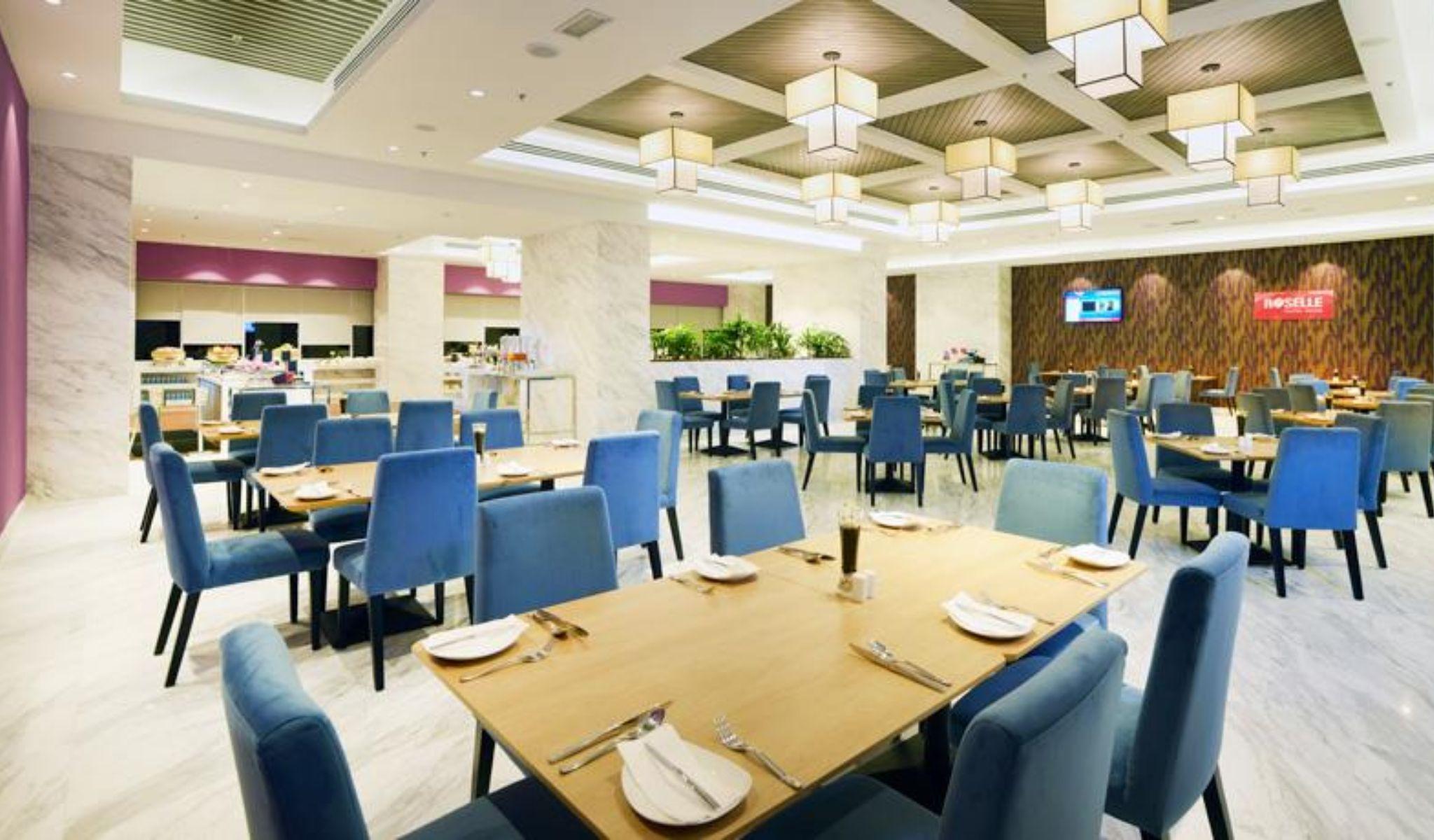 Lexis Suites Penang Bayan Lepas Ngoại thất bức ảnh The restaurant