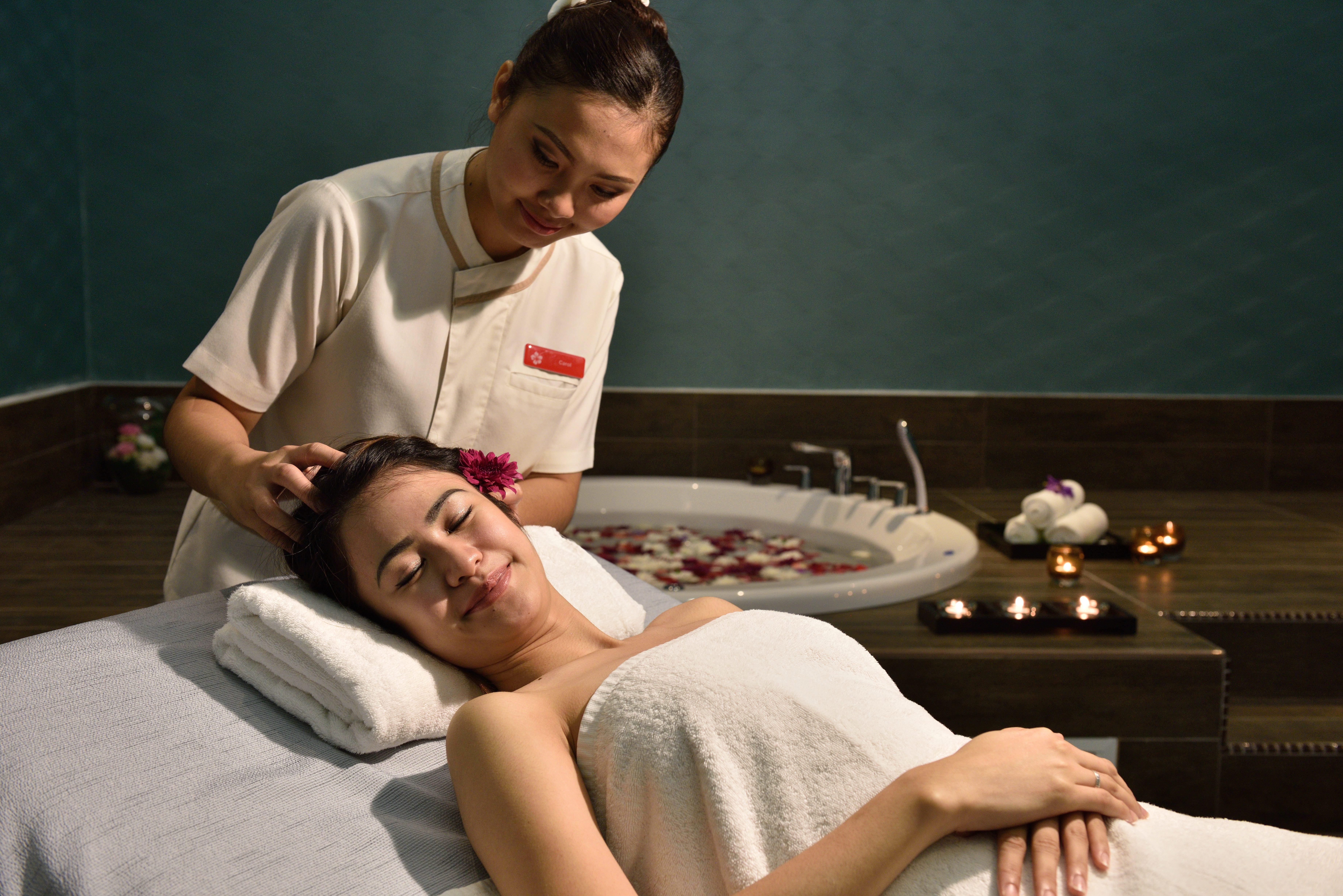 Lexis Suites Penang Bayan Lepas Ngoại thất bức ảnh Thai massage