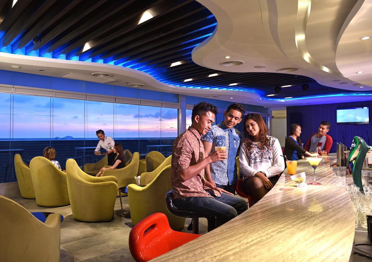 Lexis Suites Penang Bayan Lepas Ngoại thất bức ảnh The lounge at KLIA