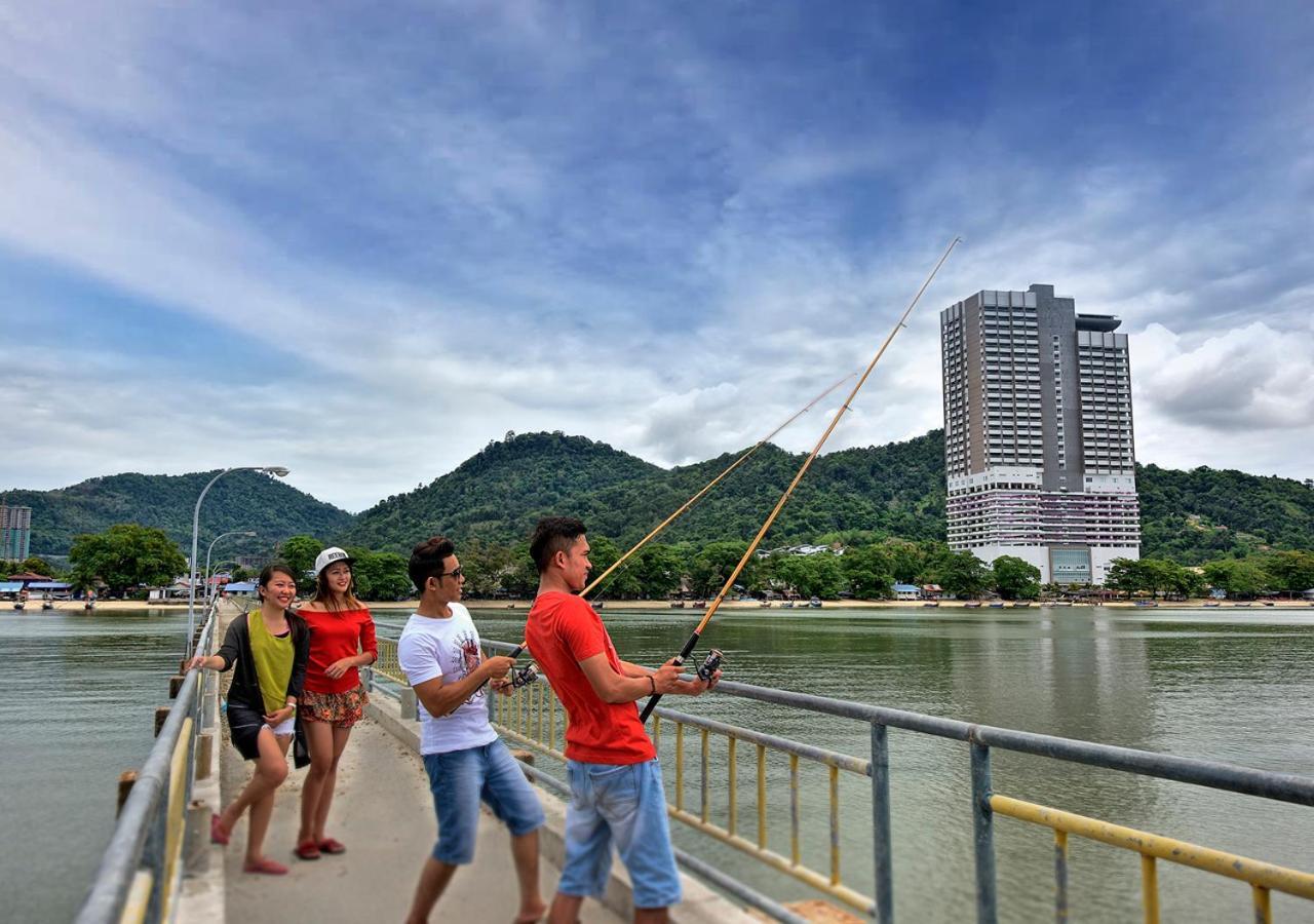 Lexis Suites Penang Bayan Lepas Ngoại thất bức ảnh Anglers at the Marina East Pier